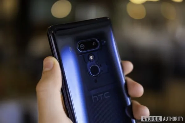 HTC sẽ không trực tiếp sản xuất U12 Life?
