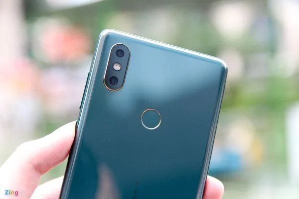 Mi Mix 2S màu xanh ngọc lục đã về Việt Nam, giá 16,6 triệu đồng