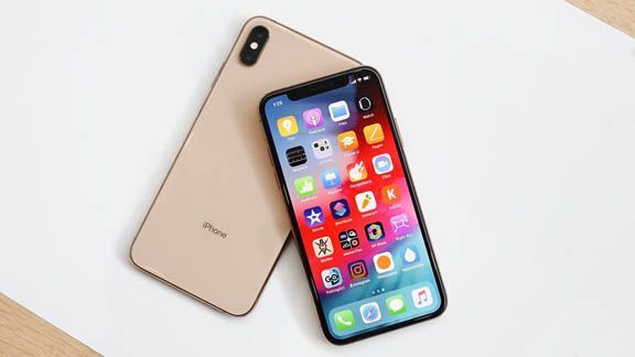 [Video] Không dễ bị bẻ cong iPhone XS Max