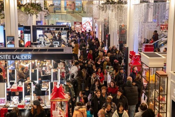 Người Mỹ chi 7,4 tỷ USD mua sắm trong ngày Black Friday