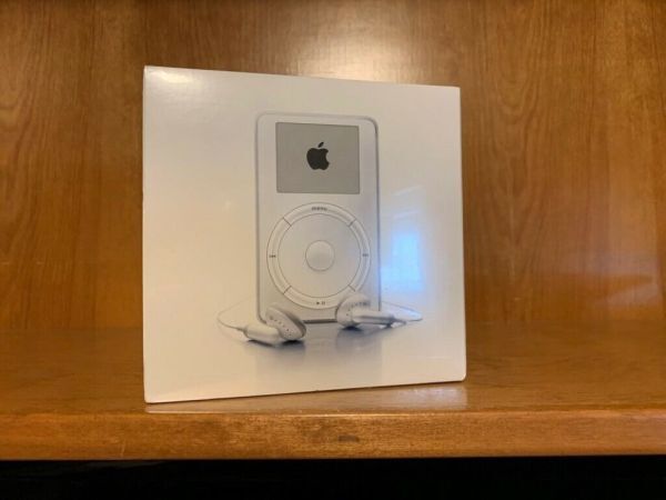 iPod nguyên bản đời đầu giá đắt ngang Honda Civic