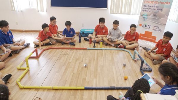 robot, STEM, đào tạo kỹ năng CNTT, ĐH RMIT, code, CODE4Schools, 