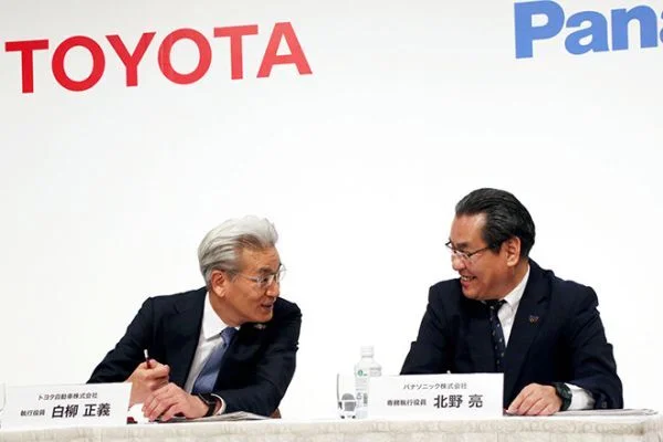 Toyota và Panasonic bắt tay sản xuất pin xe điện