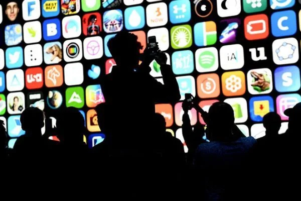 Apple siết các ứng dụng liên quan Covid-19