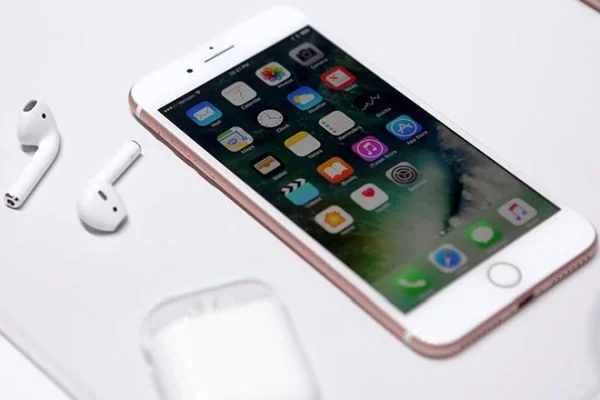 AirPods thế hệ thứ ba ra mắt vào đầu năm sau 