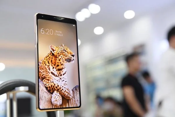 Bkav trình làng Bphone không phím bấm B86