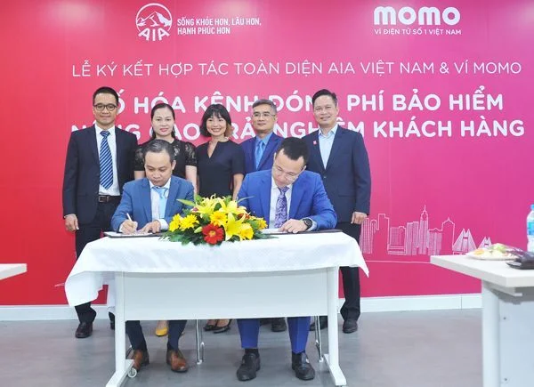 Ví MoMo và AIA hợp tác mở kênh đóng phí bảo hiểm