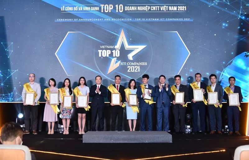 Tổng doanh thu của TOP 10 CN CNTT Việt Nam 2021 đạt 186.694 tỉ đồng