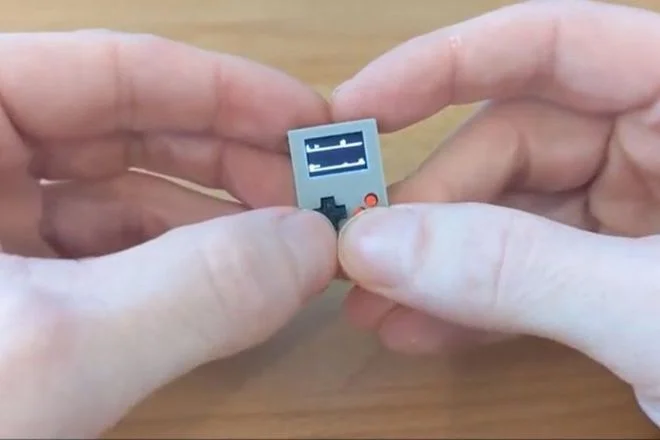Arduboy ra mắt máy chơi game siêu nhỏ Arduboy Nano