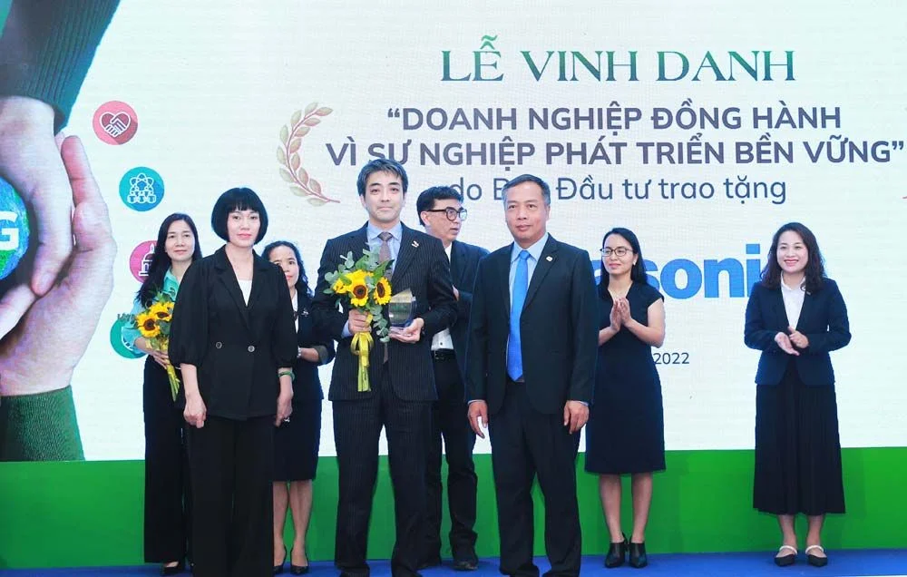 Panasonic Việt Nam nhận Kỷ niệm chương