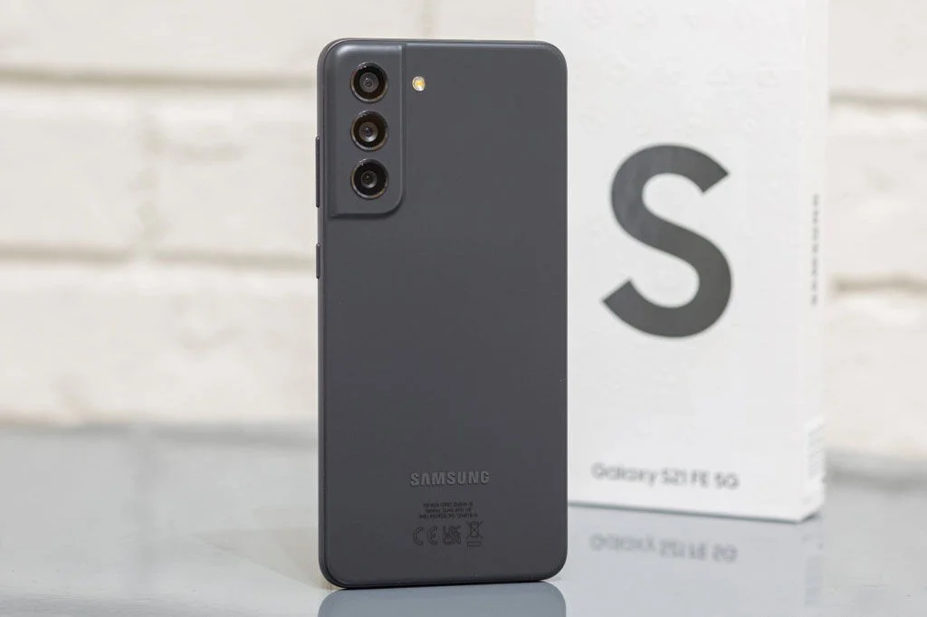 Samsung Galaxy S21 FE 5G giảm giá 5 triệu đồng tại Việt Nam