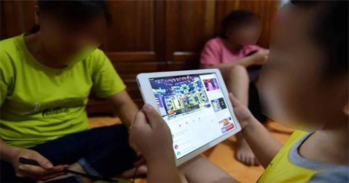 trẻ em cai nghiện Internet