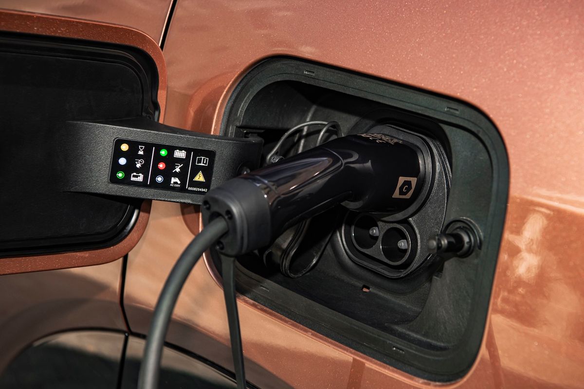 Mẫu xe Hybrid Lynk & Co 08