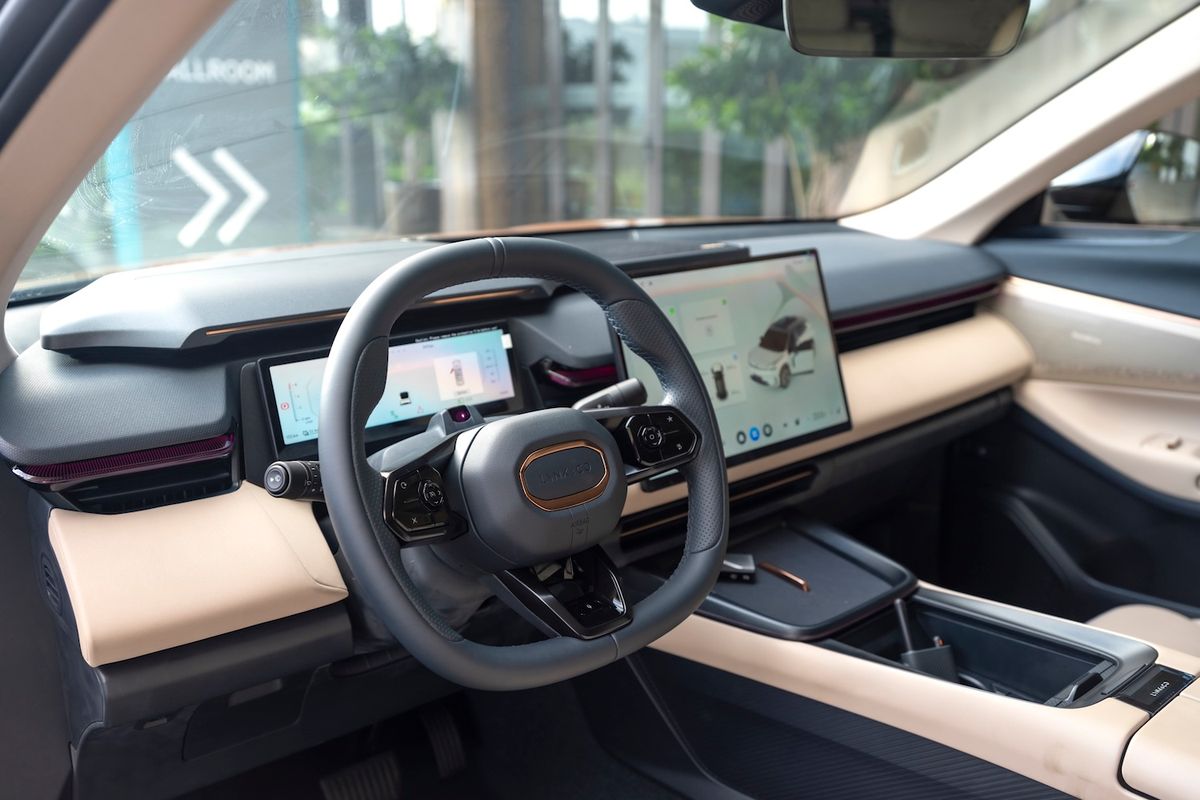 Mẫu xe Hybrid Lynk & Co 08