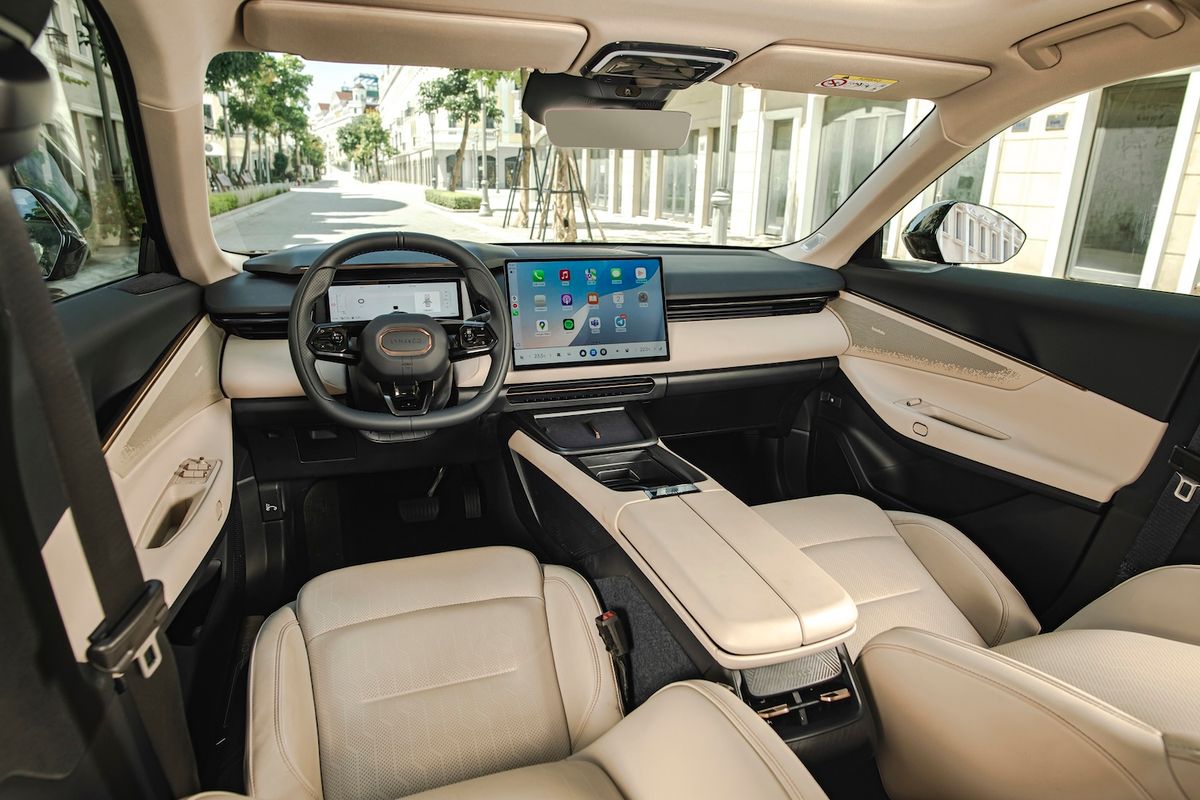 Mẫu xe Hybrid Lynk & Co 08