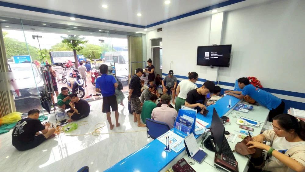 Chuyện từ tâm lũ Khánh Hòa – Tây Nguyên: Những người không được phép "hết pin"