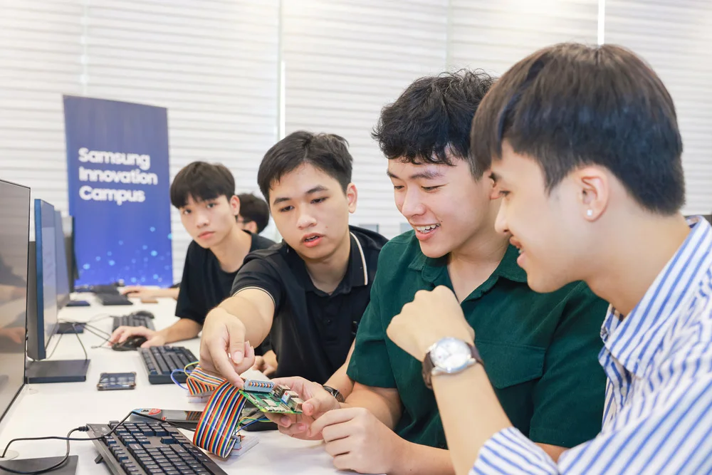 SIC 2024-2025: 330 sinh viên ưu tú được đào tạo về các công nghệ mới, công nghệ cao