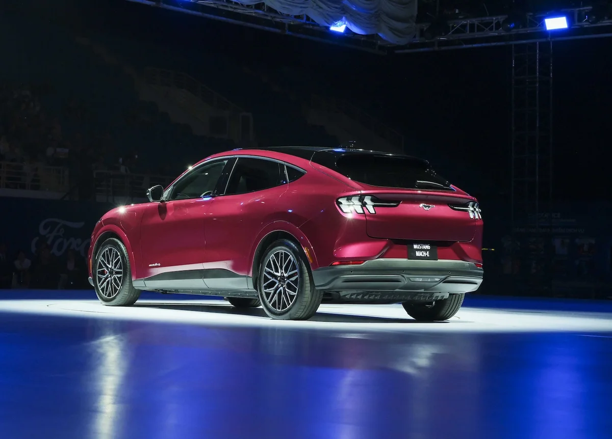 Cận cảnh Ford Mustang Mach-E – xe điện đầu tiên vừa chốt giá 2,599 tỷ đồng tại Việt Nam