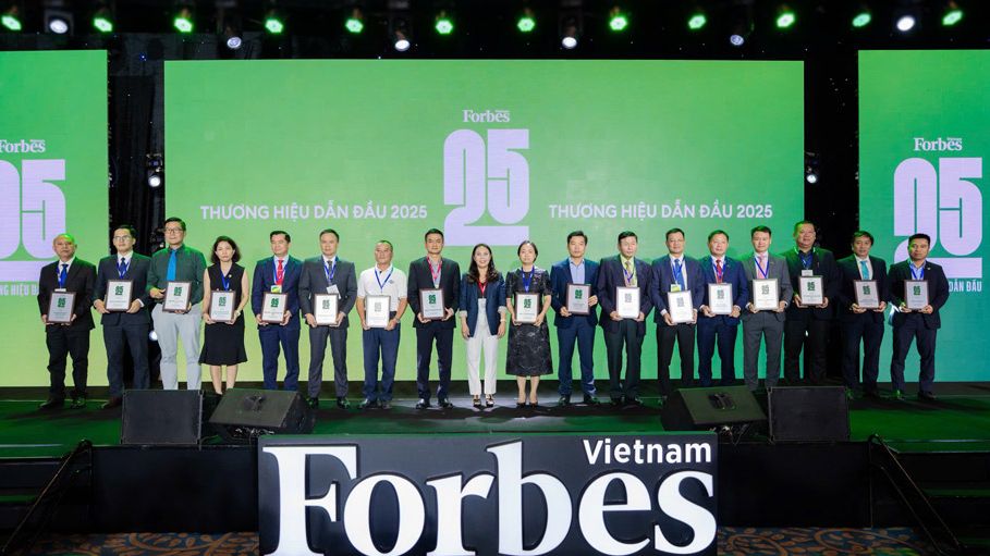 FPT đứng thứ 3 trong Top 25 Thương hiệu niêm yết dẫn đầu của Forbes Việt Nam