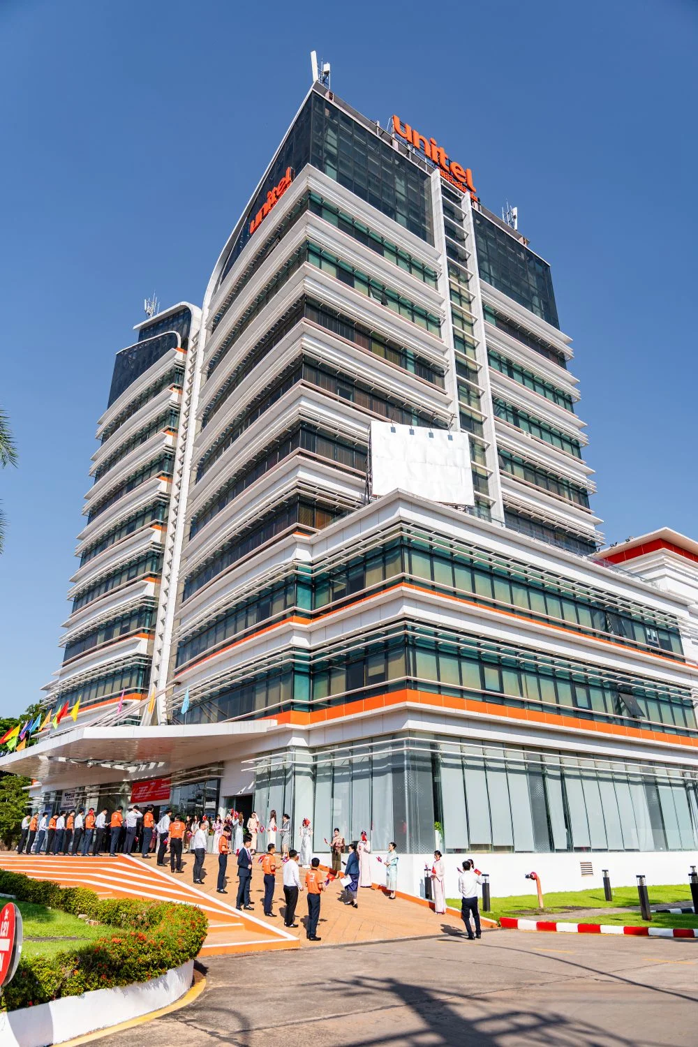 Thủ tướng Lê Minh Hưng: Viettel tại Lào đã trở thành một biểu tượng của tình hữu nghị