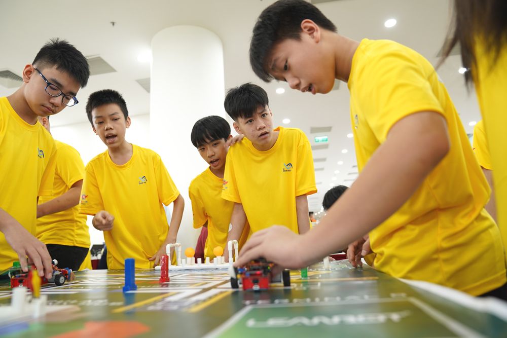 VSAR 2025–2026: Phát triển bền vững, Năng lượng xanh "đồng hành" cùng AI và Robotics