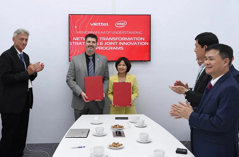 viettel_intel_mou.jpg