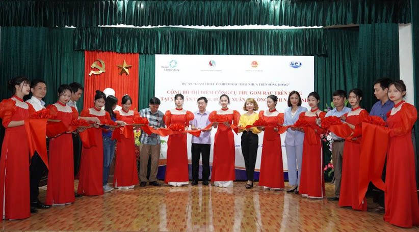 Cắt băng khánh thành lễ hạ thủy bẫy rác