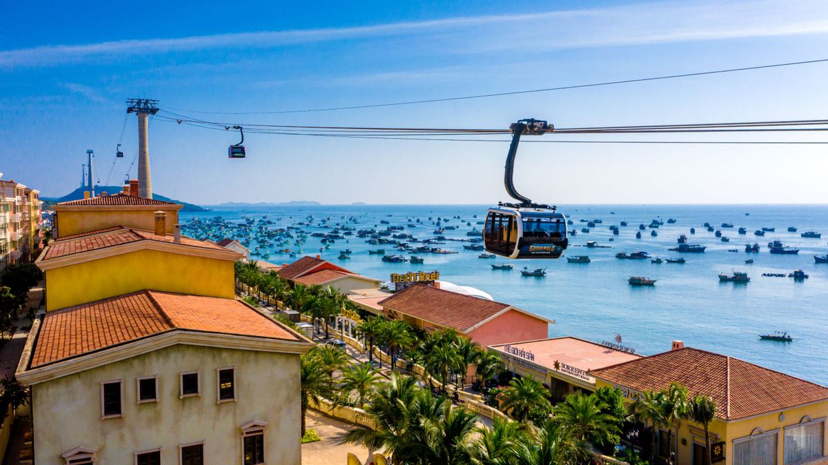 Cáp treo 3 dây dài nhất thế giới tới đảo Hòn Thơm. Ảnh: Minh Tú